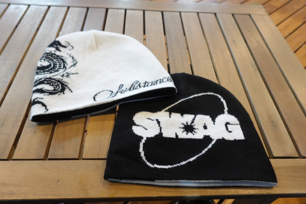 REVERSIBLE BLACK BEANIE