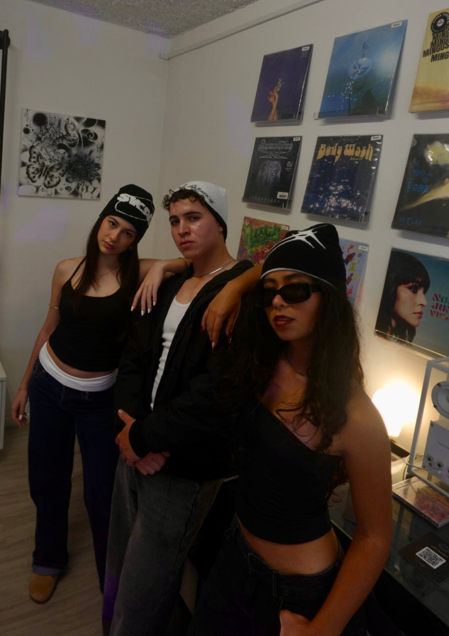 REVERSIBLE BLACK BEANIE