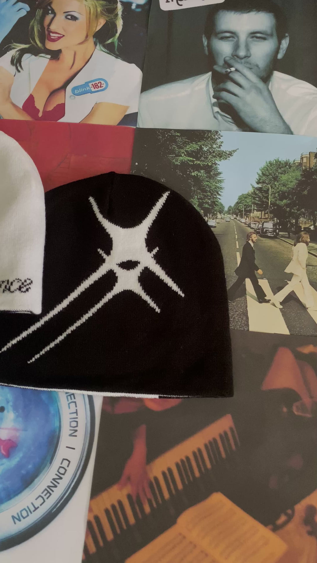 REVERSIBLE BLACK BEANIE